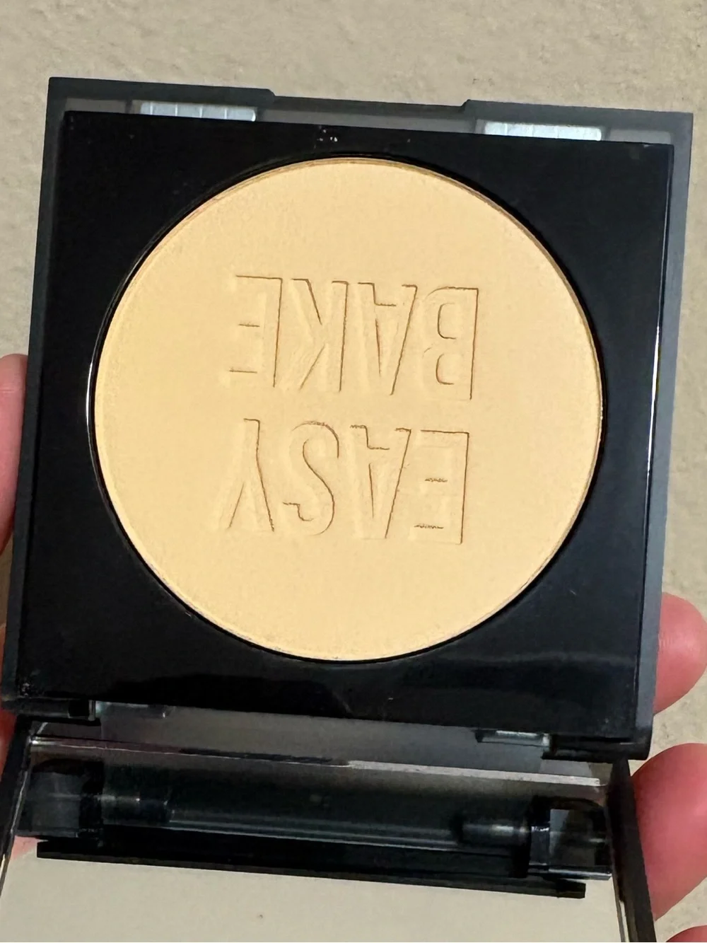 HUDA BEAUTY Easy Bake and Snatch Brightening & Setting Powder -BLONDIE Brand New